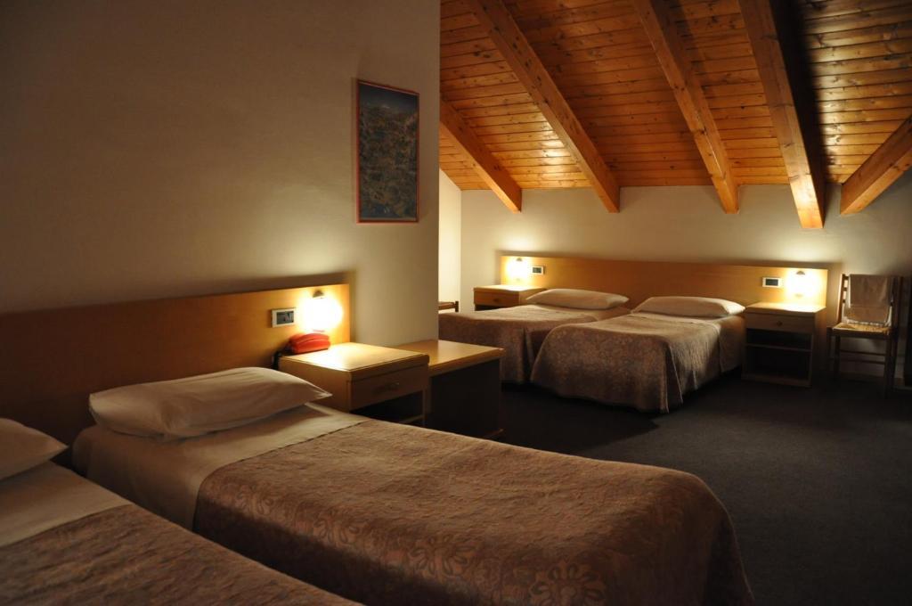 Hotel Ideal 사르셰 디 칼라비노 객실 사진